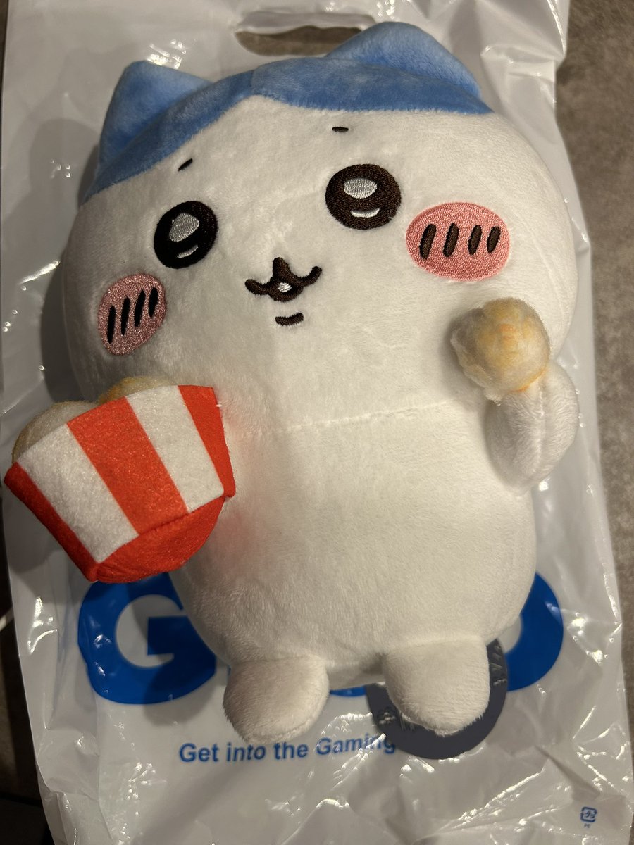 kossyi0630's tweet photo. そういえば映画の待ち時間でゲット☺️
これはくら寿司うさぎくれたバイトの子にあげよう💪

#ちいかわ
#ハチワレ https://t.co/CQZzL3Jl8s