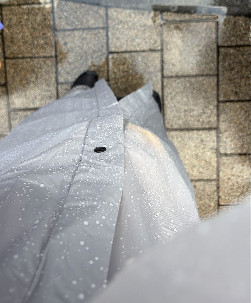 pekuoo9's tweet photo. はぴだんぶいのステージとても良かった✨(3枚目は、ステージ後にびしょ濡れの私)
バルーンのニコニコなぺくさんも可愛い！
ペックルをたくさん身に付けている���を見かけて「FFさんかも？」と思いつつ、人見知り発動して誰にも声をかけることができず…
お一人様だったけど楽しかった☺️
#はぴだんぶい https://t.co/tjRYhXvPQQ