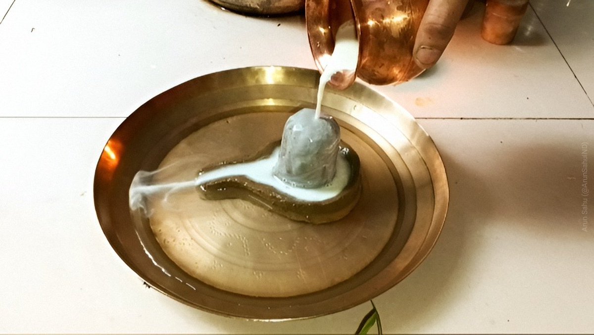 ArunSahuIND's tweet photo. पवित्र श्रावण मास के चतुर्थ सोमवार के पावन अवसर पर देवाधिदेव महादेव के चरणों में कोटि-कोटि वंदन।

त्रिकालदर्शी भगवान शिव का यह पावन दिवस हम सभी के जीवन के समस्त संशयों और नकारात्मकता को दूर कर अंतर्मन में असीम शांति, नव-ऊर्जा और आरोग्य का संचार करे, हर संकल्प को सिद्धि मिले और हमारा देश विकास एवं सेवा के नए प्रतिमान गढ़े।

समस्त देशवासियों एवं शिवभक्तों को पवित्र सावन के चौथे सोमवार की हार्दिक बधाई एवं मंगलकामनाएं।

🔱 हर-हर महादेव! 🌿 ॐ नमः शिवाय! 🔱