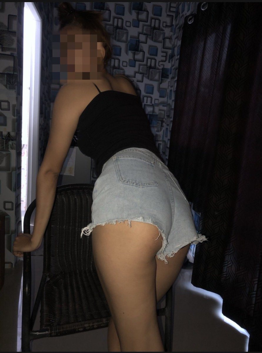 Newcmz's tweet photo. อยากโดนตีก้น😝🍑 https://t.co/QVC4rvloCD