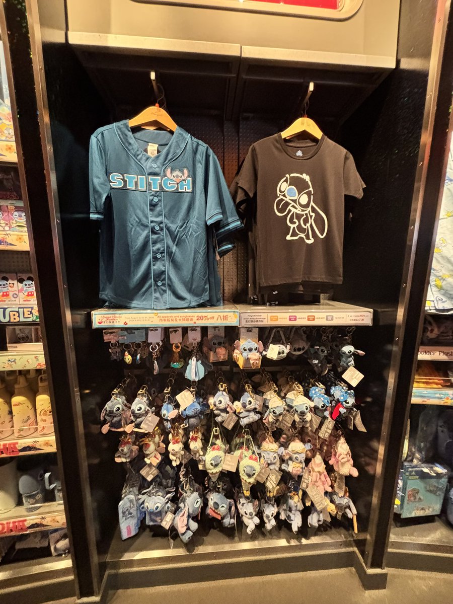 6paseri's tweet photo. スティッチグッズ前��より更に増えてて羨ましすぎる…🥺🩵🩷❕
#パセリHKDL旅 https://t.co/6QL4PMo5ol