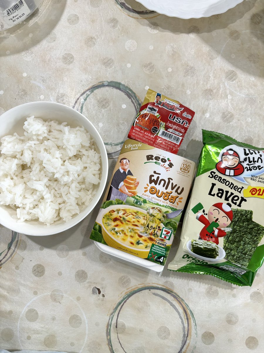 Justwanna_'s tweet photo. ผักโขมอบชีสคือต้องคอมโบนี้เท่านั้นนน อร่อยมาก ผักโขม+น้ำพริกนรก ห่อด้วยสาหร่าย ฟินนน😋✨ https://t.co/fJlXTY6mEq