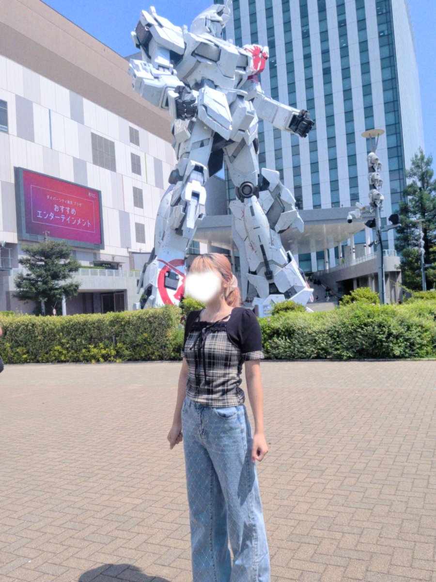 Quess_g's tweet photo. ユニコーン見に行ってきたよー!!♡アニメ立ち絵のバナージになりたかったけど姿勢が悪すぎた https://t.co/sCtJ7uump6
