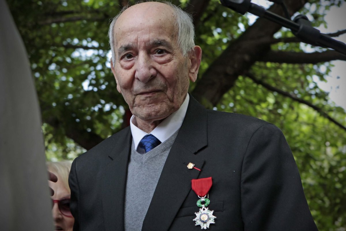 FonsiLoaiza's tweet photo. Tal día como hoy en 1944, La Nueve (unidad militar republicana española) liberó París de los nazis. Lucharon en primera línea contra el fascismo. El último combatiente en morir fue Rafael Gómez, sin homenaje en España. "No hagáis la guerra, siempre la ganan los ricos", decía. https://t.co/l14NzWtdwv