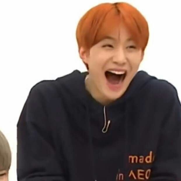 rerebjy98_'s tweet photo. komandan : yaudah buruan satu story aja ye tapii 🫵
jungwoo : siap ndan 🫡

pas hp uda dikasih, jungwoo dengan kesadaran penuh upload 5 story + ganti foto profil 😭 

jungwoo dalam hati : "maaf ndan saya harus support dengan ugal ugalan, yg bener aja cuma satu story" 😋 https://t.co/q4EVTESxFu