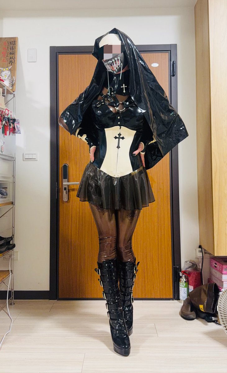b880156's tweet photo. 果然還是要穿高跟鞋~
#ラバー #latexfetish #latexgloves #latexdoll #latexmask #latexcatsuit #latex #begloss #latexcroset #latexnun #膠衣 https://t.co/2PYuelBuHI