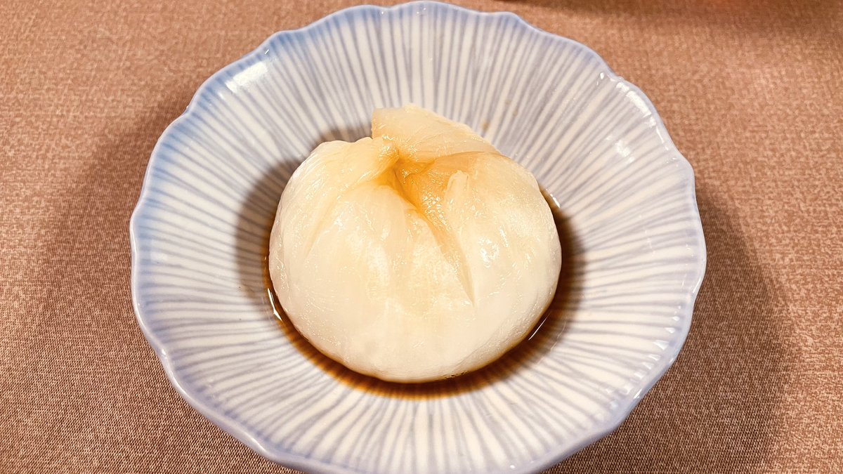 AYukoku's tweet photo. いつも自慢する人がいるけど

「この時計知ってるか？
600万だぞ」

これも嘘だった

「この前買った。ロレックス見せてやる」

これは偽物だった

「最近NISAで儲けたから金を持ってるんや」

NISAの意味も知らんのか？
どうやって儲けるか知りたいわ

文句言いながら食べる。この玉ねぎはとても甘くておいしい。