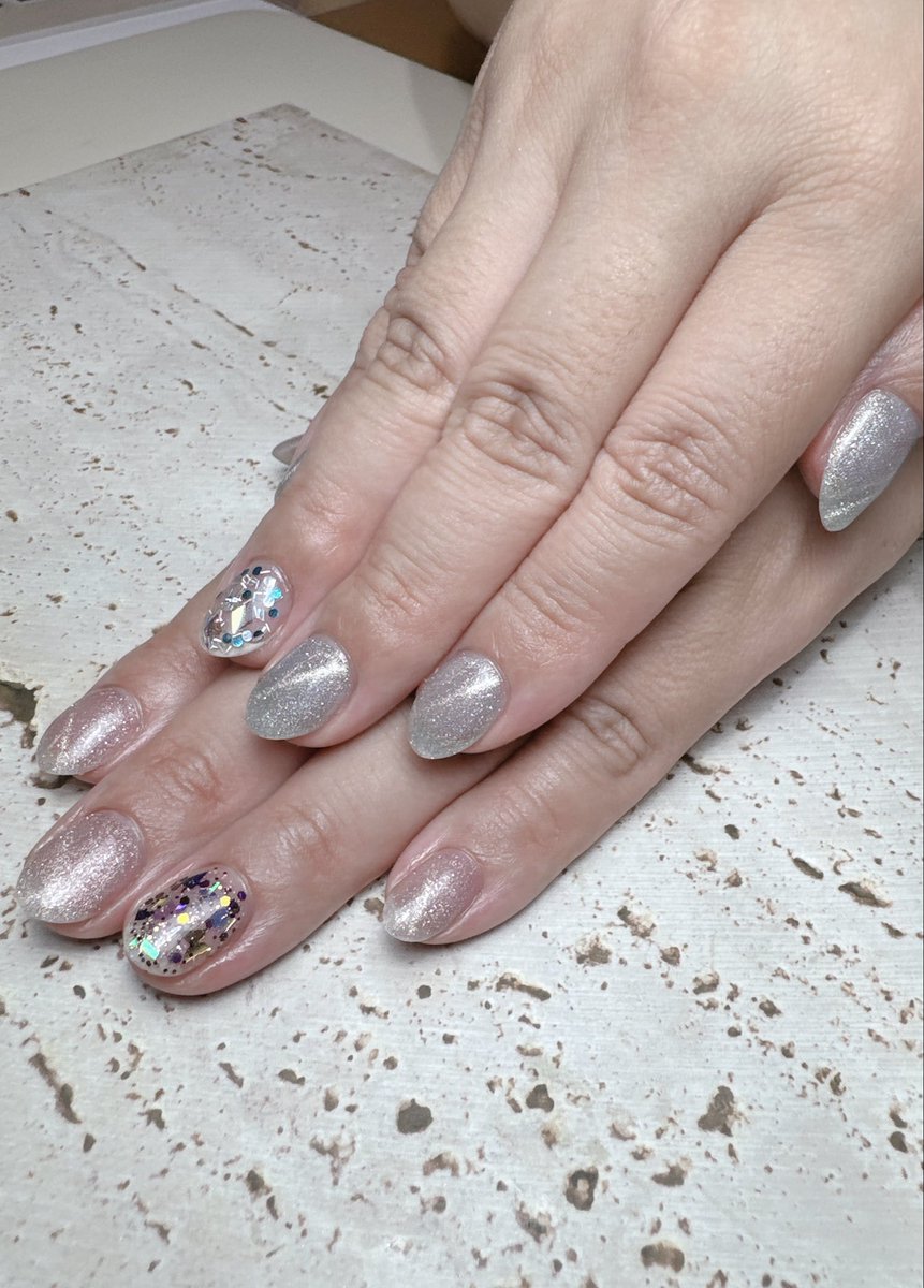 rHe_C_A's tweet photo. 今月💅 伸びすぎて左人差し指横から割れてた🫩綺麗にお直ししてもらって生き延びてる https://t.co/ygXzCZrYrS