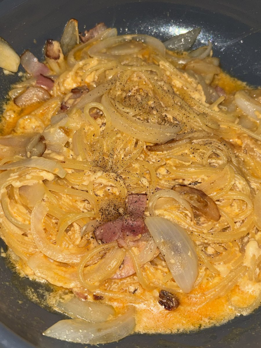 eat2ateat's tweet photo. 저요제발저요 저 불닭업슴못살아요
유럽살때도 다른소스고추장이런건하나도안챙겻는데. 불닭소스들고가서온갖면에 불닭소스넣어먹엇어요 그냥불닭도잘먹어요 https://t.co/Bf1EHHhzzF