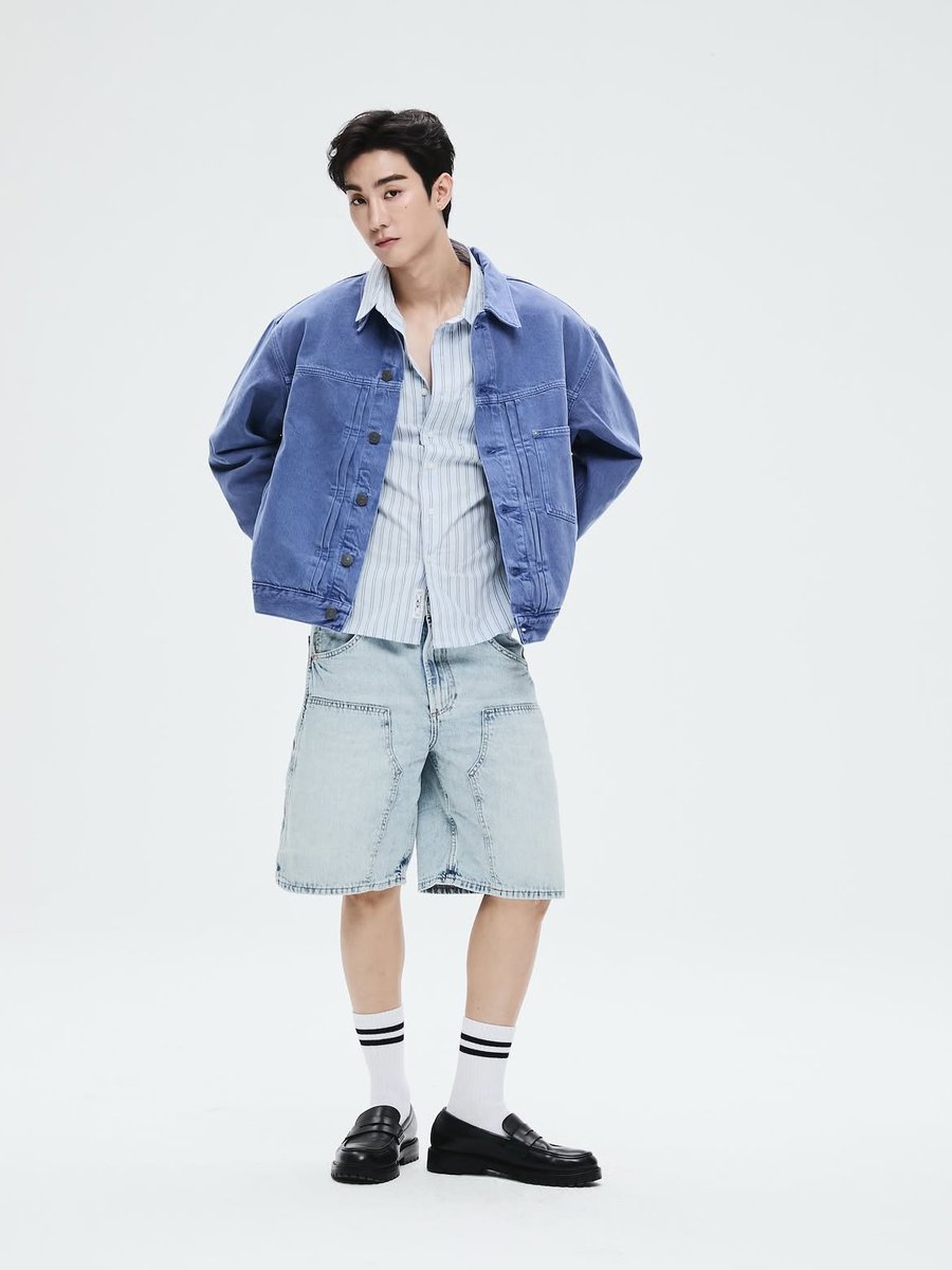 EverydaynewsTH's tweet photo. "ฟอส จิรัชพงศ์" ร่วมถ่ายทอดแคมเปญใหม่กับ AE GREATS ACADEMY จาก American Eagle ตอกย้ำการผสานโลกกีฬาและแฟชั่น ภายใต้คอนเซ็ปต์  "The Greats" สะท้อนความสำเร็จอันยิ่งใหญ่ และความมั่นใจผ่านแฟชั่นยีนส์ที่สะท้อนตัวตนอันเป็นเอกลักษณ์

#fforce #AEGREATSACADEMY #AmericanEagleTH #AEJeans https://t.co/b5ldnA6xiI