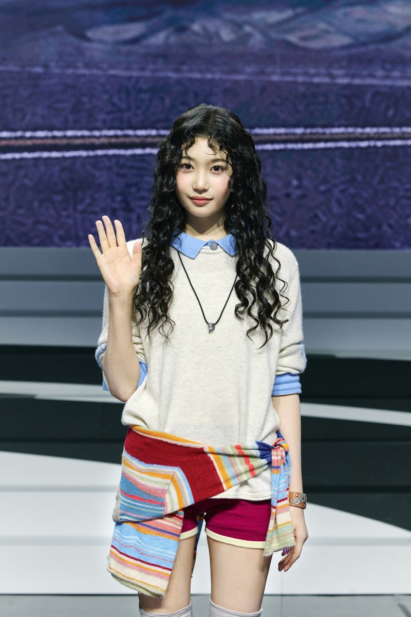 oricon's tweet photo. HYBE新ガールグループ・TUIDE（テュイド）
きょうデビュー❗️
⠀
日本人メンバー・SAKI
デビューを迎えた心境を語った
「すてきなメンバーとデビューできてうれしい」
https://t.co/6dV5hYJlWA https://t.co/6KbCiLUamS