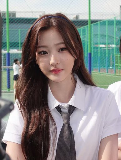 S2humhum's tweet photo. 그리고 학생회시절언니…
기획부 부장일거같다 축제때여기저기뛰어다니실듯 https://t.co/KfLH75Z2ri