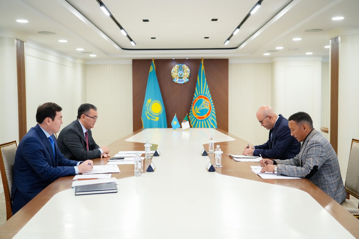 Emb_Astana's tweet photo. 🇩🇿 
استُقبل سعادة السفير عثمان مهاجي، سفير الجمهورية الجزائرية الديمقراطية الشعبية لدى جمهورية كازاخستان، يوم 20 أغسطس 2026 من طرف السيد جينيس قاسمبيك، عمدة مدينة أستانا.
تفاصيل الاستقبال على رابط موقع السفارة التالي:
https://t.co/HZRkO5J4NM https://t.co/5H5QTib1DT