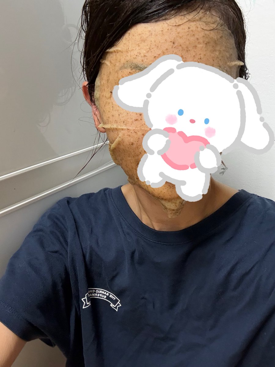 charmant_akane's tweet photo. Theめんどくさがり屋なんですが最近フェイスパックを覚えたら意外と1週間続いてる😳
そして色んなの試すの楽しくなってて、これはヨモギだったかな？

お風呂上がりに失礼しましたー😁 https://t.co/Bp34aDqZHD
