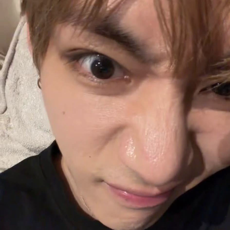 134340Danz's tweet photo. —— new acc

daniel !! looking for #armymoots / #moots

- 19,, MDNI
- he/him
- 🇰🇿 Koryo-saram | ldn📍
- #army since 2019
- multistan // skz, atz, enha, txt, cortis
- Taehyung based 🐻

I follow back !!
#stantwt #btstwt #mootspls https://t.co/eeGuRD4iBI