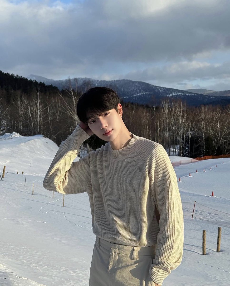 aunaunrakya's tweet photo. น้องคนนี้หล่อมาก สเป็กผมเลย แต่เสียดายน้องมีแฟนแล้ว 

#หนุ่มตี๋ที่จริงใจ https://t.co/nhSNYeDTU9