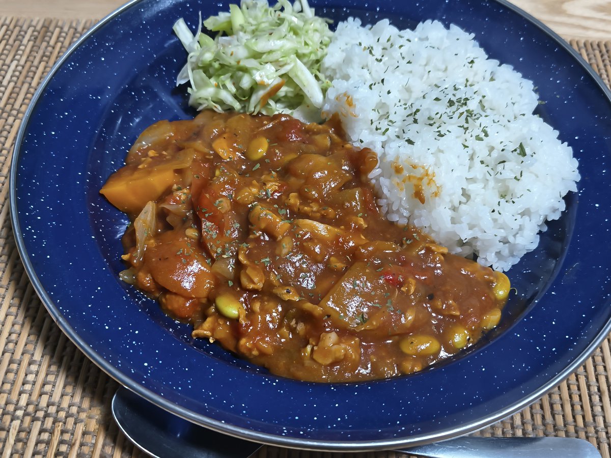 1973_tanshin's tweet photo. ヘルシー！無水カレー作ってみた。
玉葱人参大根エリンギしめ���枝豆コンソメトマト缶豚こま微塵切り30分煮る。その後、カレーのルー1個
うまし
#料理
#料理記録
#料理写真
#料理日記
#料理男
#料理好きな人と繋がりたい
#単身赴任
#独り飯
#晩御飯
#cooking
#クッキング https://t.co/es6j1yaqOK