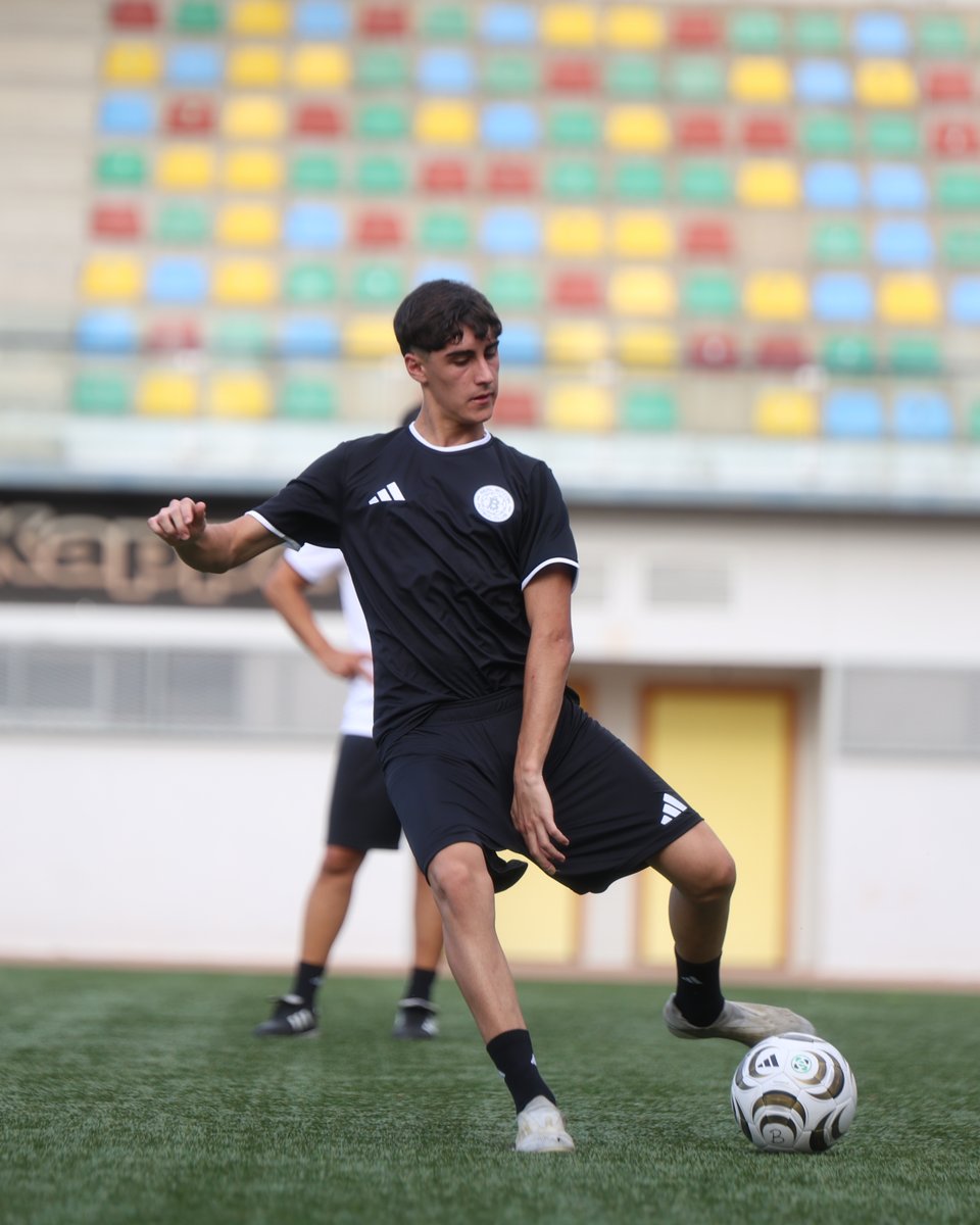 RealBitcoinFC's tweet photo. ๐๐ฎ ๐ฝ๐ฟ๐ฒ๐๐ฒ๐บ๐ฝ๐ผ๐ฟ๐ฎ๐ฑ๐ฎ ๐๐๐ฏ๐ฒ ๐ฒ๐น ๐ฟ๐ถ๐๐บ๐ผ.
Segunda semana de trabajo para Real Bitcoin FC.
Mรกs intensidad.
Mรกs grupo.
Mรกs detalles sobre el cรฉsped.
La Temporada Gรฉnesis sigue tomando forma. ๐ค๐
#RealBitcoinFC #TemporadaGรฉnesis #BitcoinFootball https://t.co/YrOwVTf9Pd