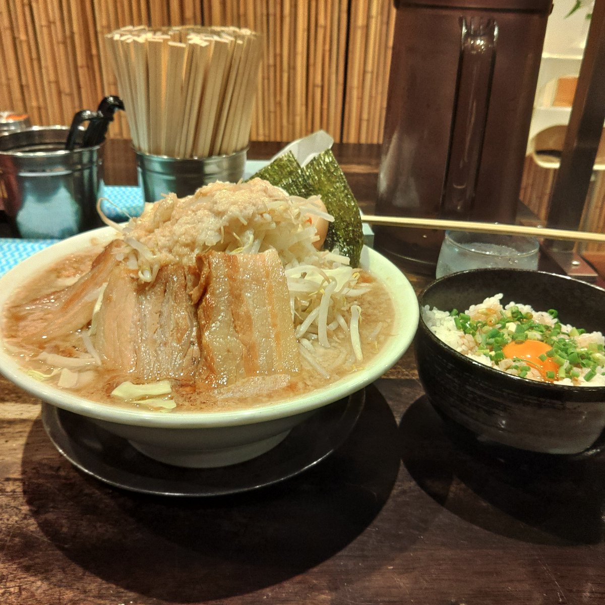 tunashima_uta's tweet photo. 今週末のレースに向けて、内臓の最終調整を行いました！
仙台の麺屋ダダダにて、豚らーめん＋TKGのメニューをこなしてきたぜ💪

#麺屋ダダダ
#内臓もトレーニング https://t.co/gqjF7s7h7B