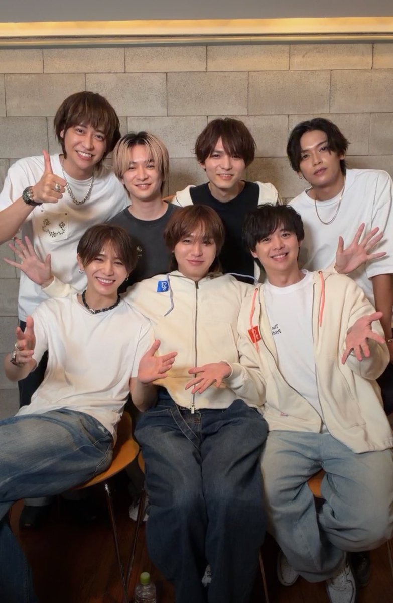 mu____22's tweet photo. 家族写真すぎる https://t.co/vq4wvWnV2W