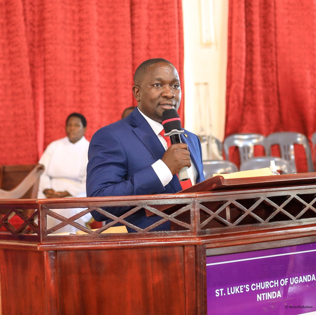 masika_remah's tweet photo. Hon @GeorgeMusisi4 has represented COSASE at St. Luke's church, Ntinda, at a funeral service in honour of Counsel Angella Kanyinginya, who was the Legal Counsel to the Committee. She will be laid to rest tomorrow in Bunyangabu. https://t.co/B4aTi1Hj6U