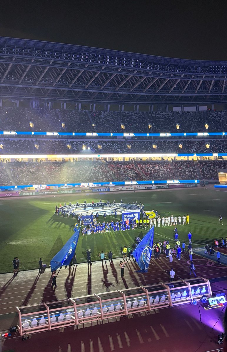 zelvia07's tweet photo. 久しぶりに現地観戦でしか得られない興奮を感じた
選手紹介の演出カッコよすぎでしょ

藤尾行ってらっしゃい😭 https://t.co/N8jIoBPfhj
