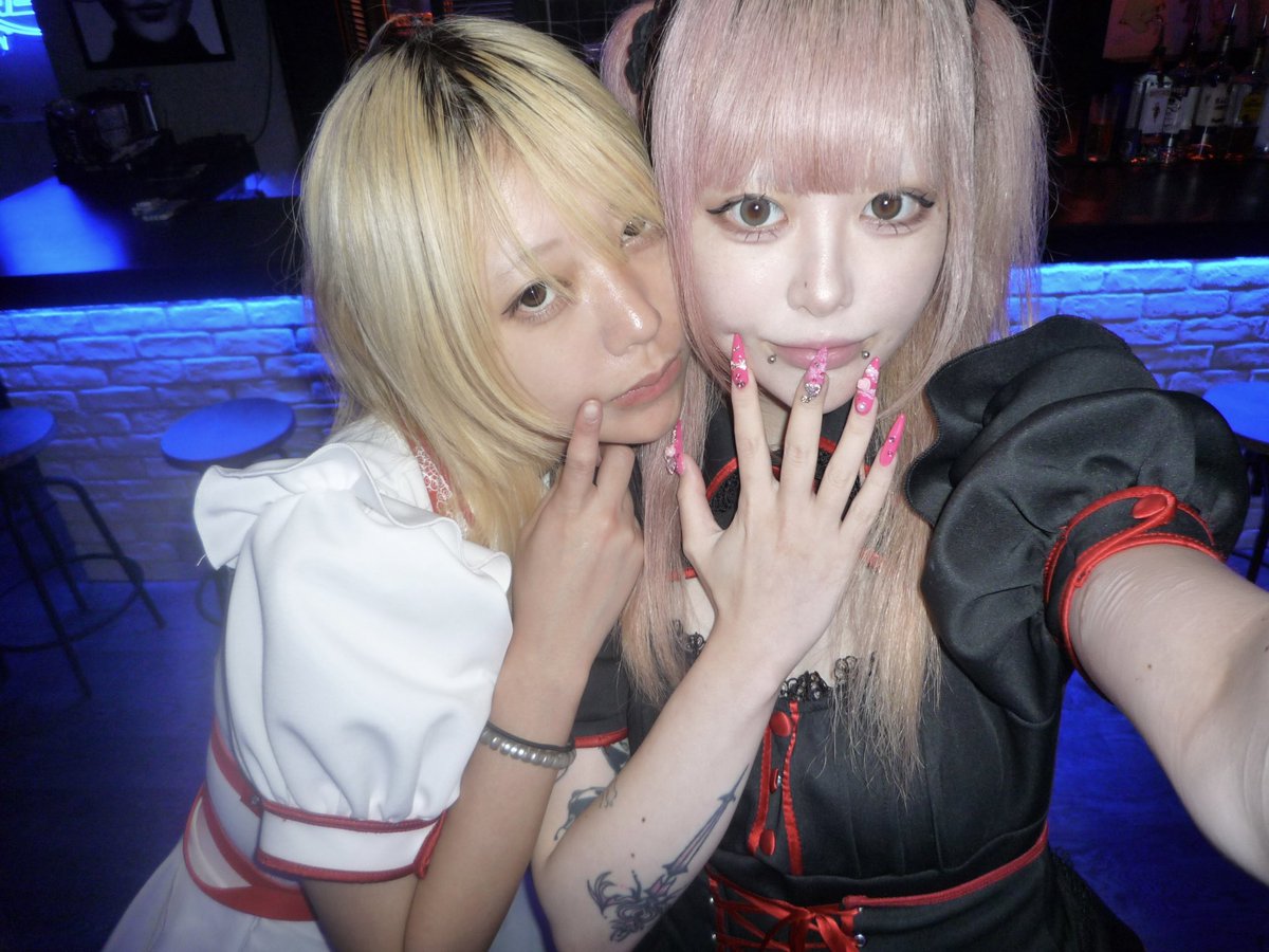 dontcry_pq's tweet photo. 昨日はありがとうございました♪
初めましての方だったりとっても懐かしい方に会えたりたのしかった🙀

今日も19時から終電までおるょ https://t.co/xgh2WcpGE2