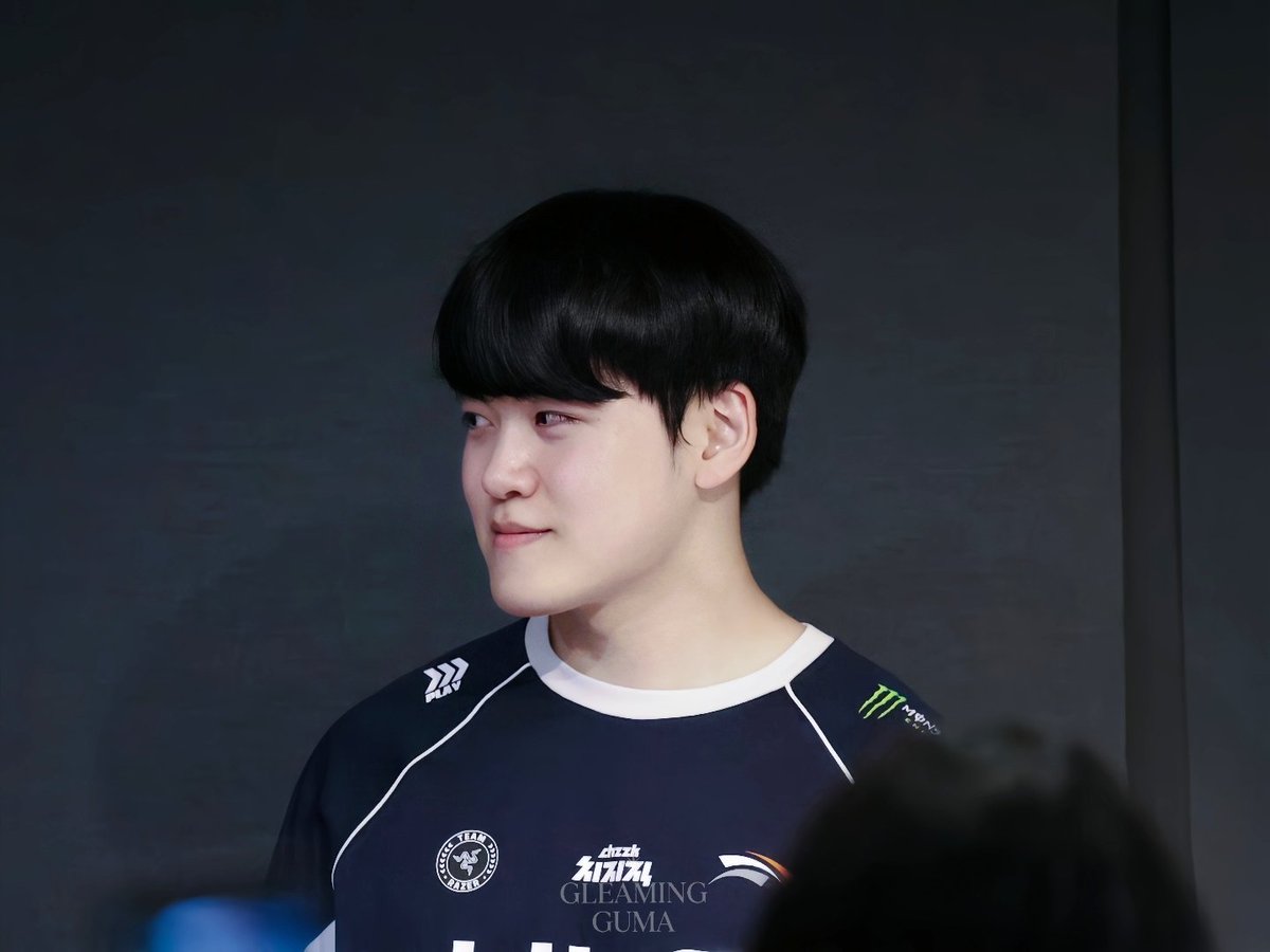 gleaming_guma's tweet photo. 260823 LCK FM

안없유시 ㅈㅉ 최고시다... 👍 

#GUMAYUSI #이민형 #구마유시 #HLE https://t.co/3rS1goGM9i