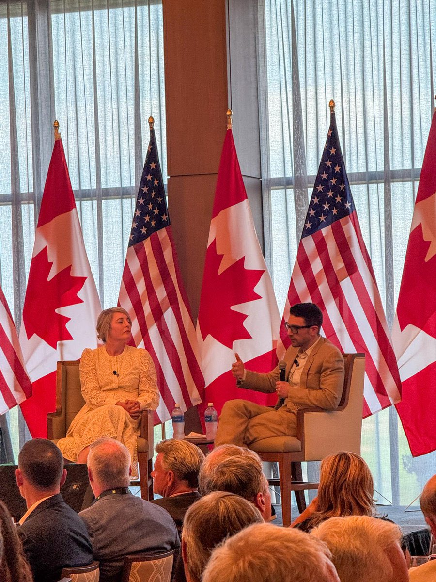 SilverxBirds's tweet photo. @f_philippot J’ai entendu 🇨🇦 notamment ces Québécois disant que Trump est la plus grande menace pour la francophonie et leur pays. Ça fait 8 ans que ces 2 salopes🇺🇦 ont vidé les banques de votre pays pour leur nation de merde, avec votre gouvernement communiste corrompu. WEF https://t.co/6mpZLX976G