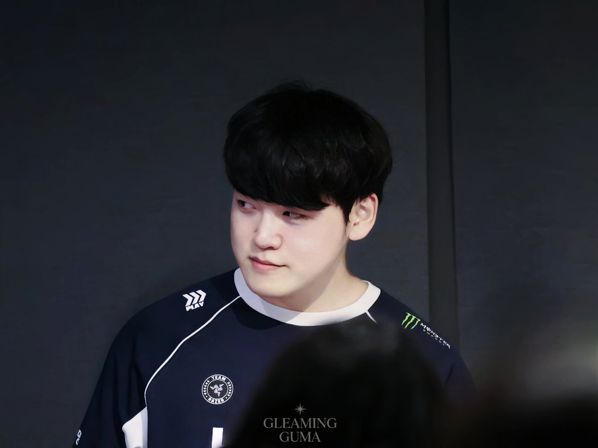 gleaming_guma's tweet photo. 260823 LCK FM

안없유시 ㅈㅉ 최고시다... 👍 

#GUMAYUSI #이민형 #구마유시 #HLE https://t.co/3rS1goGM9i