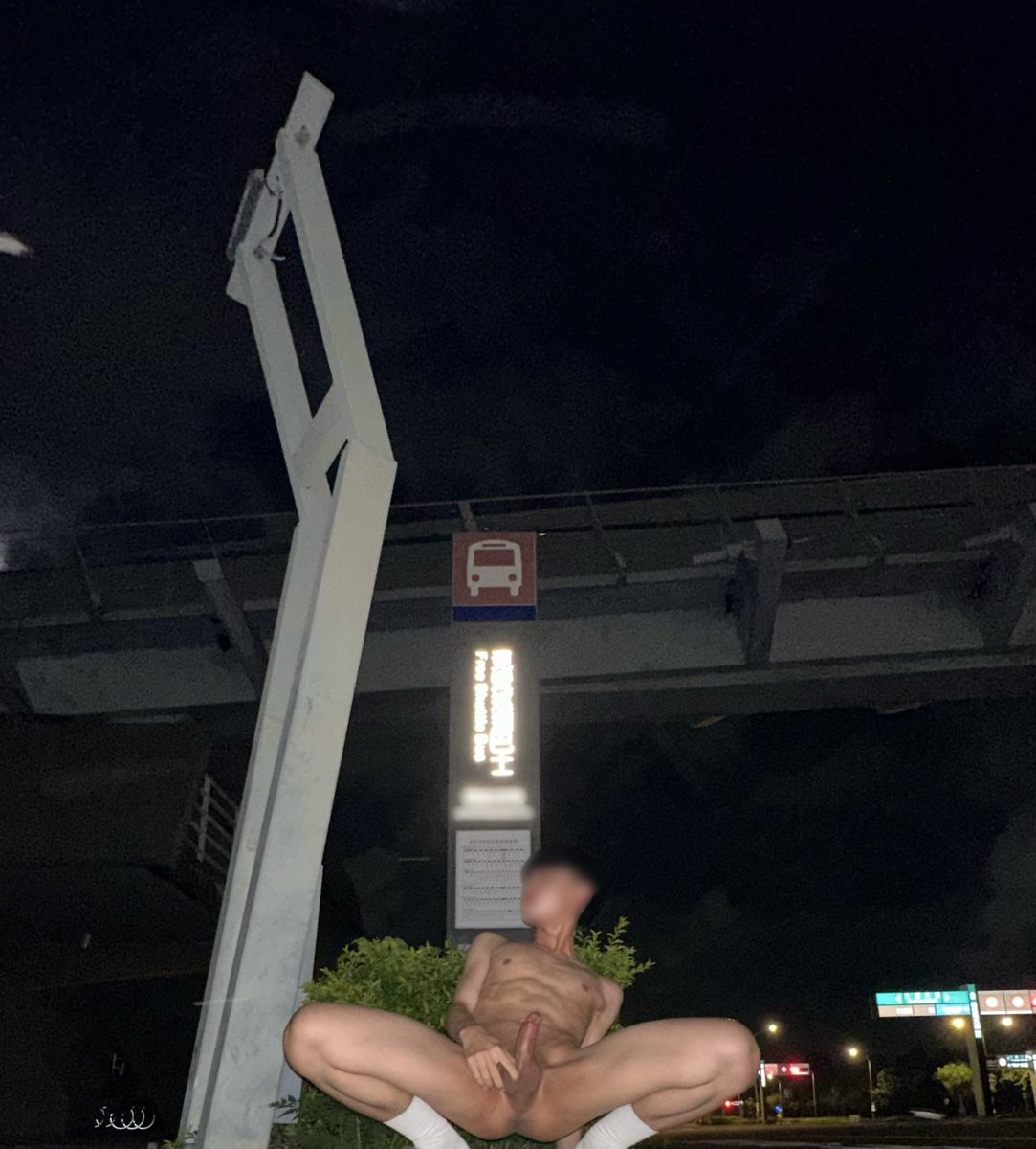 way2loud's tweet photo. 等公車🚌 https://t.co/Vjnt33hd9a