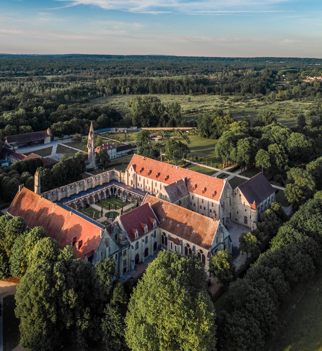 Image de Préfet du Val-d'Oise - 🏛️ #Patrimoine | L’abbaye de Royaumont, joyau du patrimoine valdoisien
⛪ Fondée en 1228 par le roi