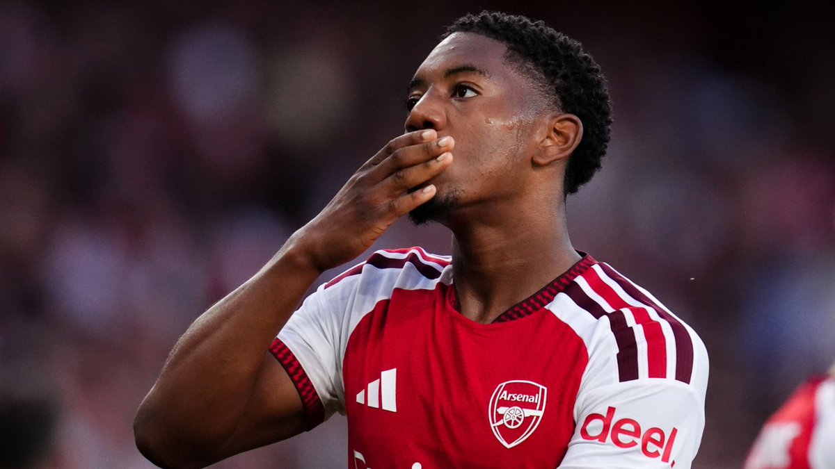 UnitedStandMUFC's tweet photo. 🚨 Arsenal are open to selling Myles Lewis-Skelly this summer, but only if their £50m+ valuation is met.

#mufc are interested in adding a new left-back, though they currently view Arsenal’s asking price as too high. [TheSun] https://t.co/8B0le5kkXF