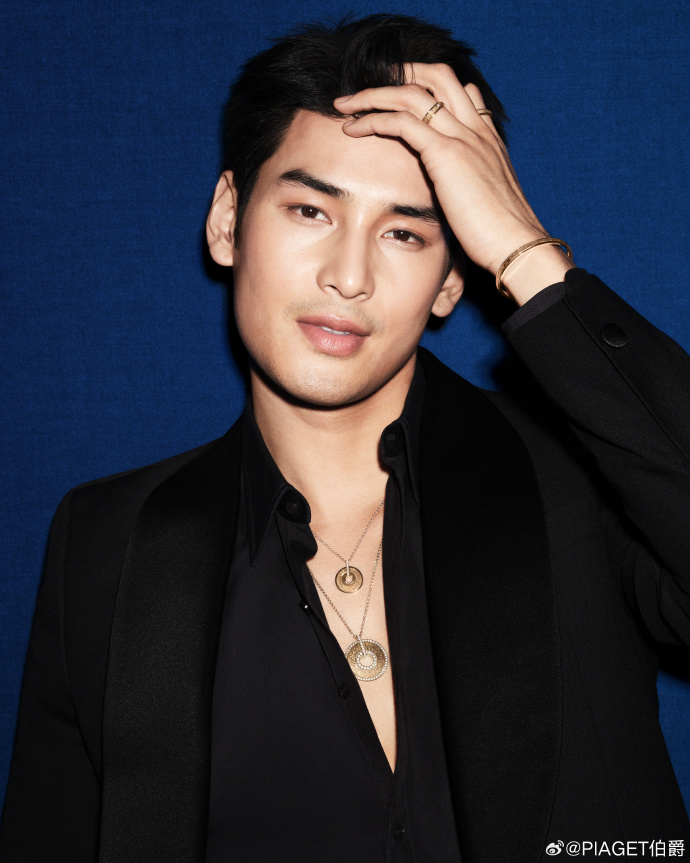 Apolaris_CN's tweet photo. 📬Piaget weibo update📬  

✨Spin with grace, rejoice in your true self.
✨PIAGET Global Brand Ambassador, Thai actor @Nnattawin1(Chen Libo), wears the Possession collection jewelry, embodying a joyful and daring avant-garde spirit.
✨The luminous rotation of pearls reveals a style instantly recognizable;
✨The bold layering celebrates fearless self-expression.

Please like 🧡 share 🔁 comment   
>> https://t.co/rIkL9ClaZe

APO NATTAWIN PIAGET GLOBAL AMBASSADOR  

@Nnattawin1💕💕 
#ApoNattawin #Piaget #PiagetxApo