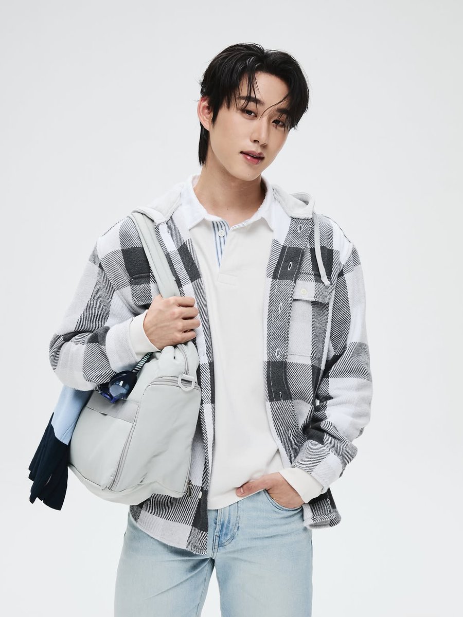 EverydaynewsTH's tweet photo. "เอส ศุภ" ร่วมถ่ายทอดแคมเปญใหม่กับ AE GREATS ACADEMY จาก American Eagle ตอกย้ำการผสานโลกกีฬาและแฟชั่น ภายใต้คอนเซ็ปต์  "The Greats" สะท้อนความสำเร็จอันยิ่งใหญ่ และความมั่นใจผ่านแฟชั่นยีนส์ที่สะท้อนตัวตนอันเป็นเอกลักษณ์

#est_rvp #AEGREATSACADEMY #AmericanEagleTH #AEJeans https://t.co/aAraJAsg5m