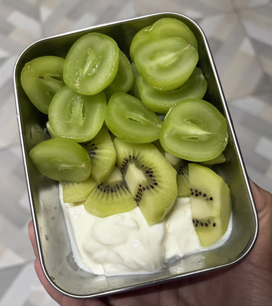 eyeznn18's tweet photo. 🥝🍇🥛 https://t.co/OwMLZA0fMI