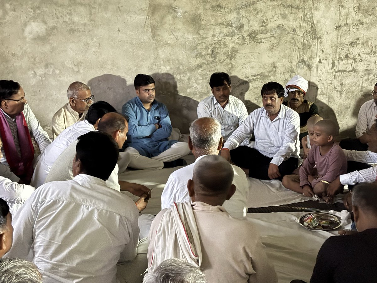 Samajwadi_mpi's tweet photo. आज ब्लॉक घिरोर के ग्राम कंजाहर, महटोली, विघरई, नसीरपुर, मधन, भगवंतपुर, नगला आशा, देवपुरा, भूमिराजपुर, कनेगी, धौरासी, शाहजहाँपुर, घिरोर नगर तथा ब्लॉक ��रहल व बरनाहल में अपनों के बीच पहुँचे लोकप्रिय विधायक श्री तेजप्रताप सिंह यादव !! https://t.co/lQ6eiwHLre