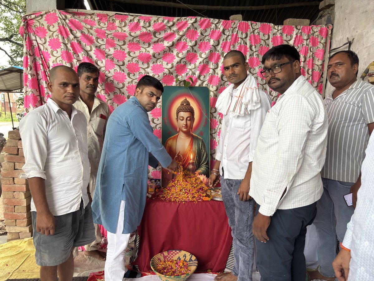 Samajwadi_mpi's tweet photo. आज ब्लॉक घिरोर के ग्राम कंजाहर, महटोली, विघरई, नसीरपुर, मधन, भगवंतपुर, नगला आशा, देवपुरा, भूमिराजपुर, कनेगी, धौरासी, शाहजहाँपुर, घिरोर नगर तथा ब्लॉक ��रहल व बरनाहल में अपनों के बीच पहुँचे लोकप्रिय विधायक श्री तेजप्रताप सिंह यादव !! https://t.co/lQ6eiwHLre