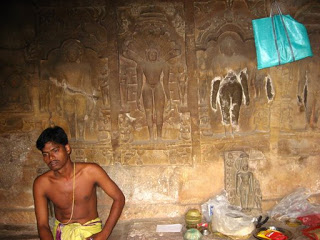 Sanjaykoth42434's tweet photo. @Soni_parii @Shasanraagi @YogiYogesh43512 Prime example of ulta chor kotwal ko date
Ur fake greedy copy paste cult is known for usurping Jain temples &amp; idols,there are > 100 examples
Recently in Shantinath Mandir case ur cult even claimed donations of 52 Jinalay merely bcs a mazdur was allowed to make shivling
Shameless! https://t.co/kAdkhUIKLx