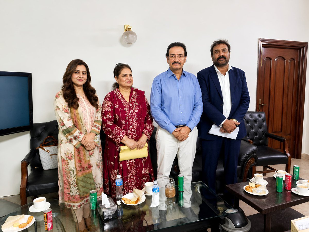 SaiFAli91020693's tweet photo. BISP ریجنل آفس لاہور میں چیئرپرسن سینیٹر روبینہ خالد سے صدر PPP لاہور فیصل میر اور سینئر نائب صدر شاہد عباس کے ہمراہ ملاقات۔
@RubinakhalidPPP
#FaisalMirDigitalTeam https://t.co/Tbf2NkGhoE