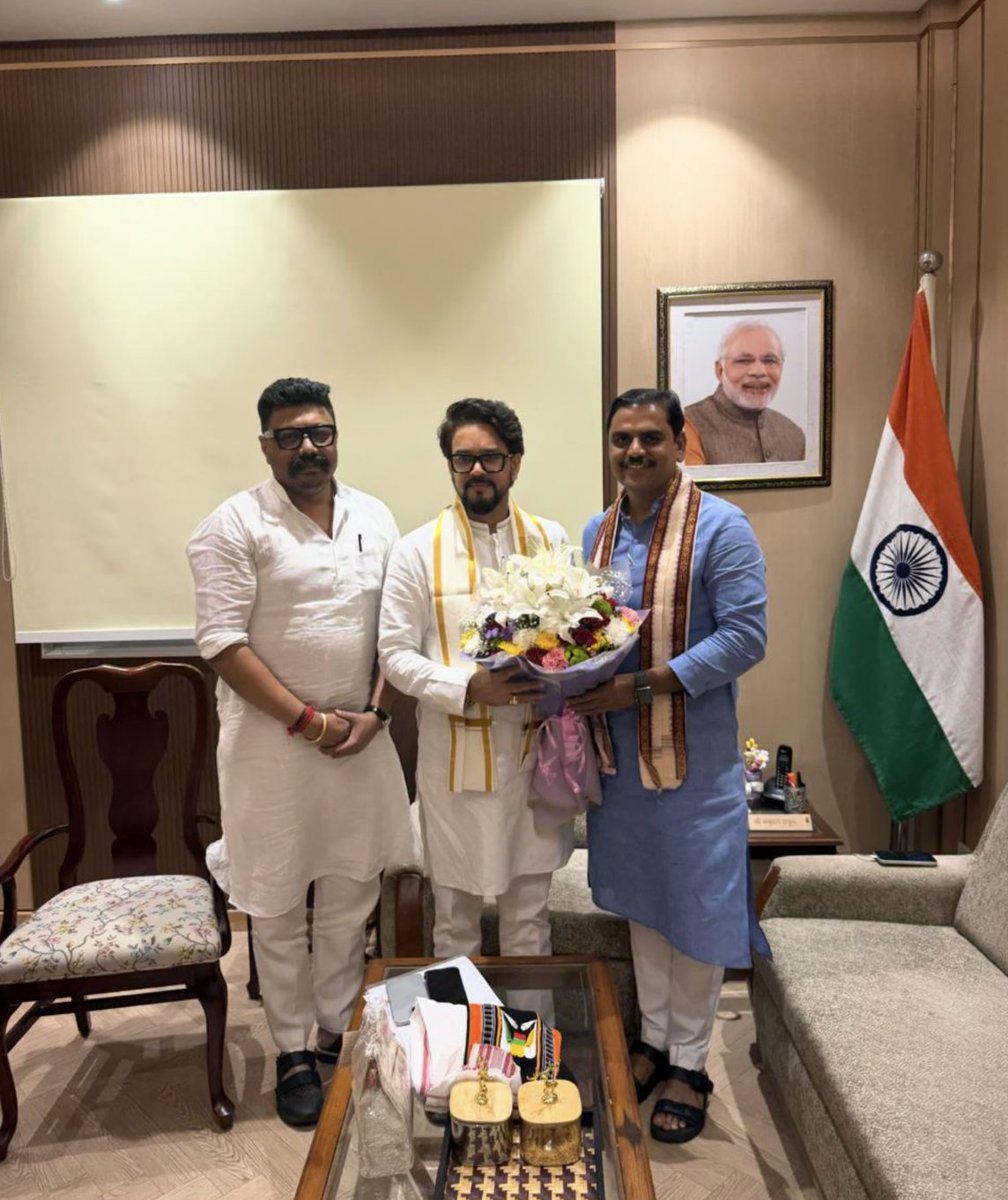 mrigankabjp's tweet photo. Had the privilege of meeting Shri Anurag Singh Thakur Ji, someone I have always looked up to as a guide and mentor, Hon’ble Member of Parliament from Hamirpur and Chairperson of the Parliamentary Standing Committee on Coal, Mines & Steel.

Our former National President of the Bharatiya Janata Yuva Morcha (BJYM) and former Union Minister for Youth Affairs & Sports and Information & Broadcasting, as well as Union Minister of State for Finance and Corporate Affairs, his journey in public life, commitment to the organisation and connect with the youth have always been a source of inspiration and guidance for me.

Also glad to meet Shri Vishnu Vardhan Reddy Ji, BJP National All Cells Joint Coordinator, in New Delhi.

It was a warm and enriching interaction. Grateful for the opportunity to exchange thoughts and receive their valuable guidance.

श्री अनुराग सिंह ठाकुर जी से भेंट करने का सौभाग्य प्राप्त हुआ, जिन्हें मैं हमेशा से अपने मार्गदर्शक और प्रेरणास्रोत के रूप में देखता आया हूँ। वे हमीरपुर से माननीय सांसद तथा कोयला, खान एवं इस्पात संबंधी संसदीय स्थायी समिति के सभापति हैं।

भारतीय जनता युवा मोर्चा (BJYM) के हमारे पूर्व राष्ट्रीय अध्यक्ष तथा पूर्व केंद्रीय युवा एवं खेल मंत्री और सूचना एवं प्रसारण मंत्री के साथ-साथ पूर्व केंद्रीय वित्त एवं कॉरपोरेट कार्य राज्य मंत्री के रूप में उनका सार्वजनिक जीवन का व्यापक अनुभव, संगठन के प्रति उनकी प्रतिबद्धता और युवाओं के साथ उनका आत्मीय जुड़ाव सदैव मेरे लिए प्रेरणा और मार्गदर्शन का स्रोत रहा है।

नई दिल्ली में श्री विष्णु वर्धन रेड्डी जी, भाजपा के राष्ट्रीय ऑल सेल्स संयुक्त समन्वयक, से मिलकर भी प्रसन्नता हुई।

यह मुलाकात बेहद आत्मीय, सार्थक और प्रेरणादायी रही। विभिन्न विषयों पर विचारों का आदान-प्रदान करने और दोनों वरिष्ठ नेताओं से बहुमूल्य मार्गदर्शन प्राप्त करने का अवसर मिला। उनके स्नेह, प्रोत्साहन और मार्गदर्शन के लिए हृदय से आभारी हूँ।

আজি নতুন দিল্লীত শ্ৰী অনুৰাগ সিং ঠাকুৰ ডাঙৰীয়াক সাক্ষাৎ কৰাৰ সৌভাগ্য লাভ কৰিলোঁ। তেওঁক মই সদায় এজন পথপ্ৰদৰ্শক, অভিভাৱকসদৃশ ব্যক্তি আৰু প্ৰেৰণাৰ উৎস হিচাপে মানি আহিছোঁ। হামিৰপুৰৰ মাননীয় সাংসদ তথা কয়লা, খনি আৰু ইস্পাত বিষয়ক সংসদীয় স্থায়ী সমিতিৰ অধ্যক্ষ হিচাপে তেওঁ বৰ্তমান এক গুৰুত্বপূৰ্ণ দায়িত্ব পালন কৰি আছে।

ভাৰতীয় জনতা যুৱ মৰ্চা (BJYM)-ৰ প্ৰাক্তন ৰাষ্ট্ৰীয় সভাপতি আৰু প্ৰাক্তন কেন্দ্ৰীয় যুৱ পৰিক্ৰমা আৰু ক্ৰীড়া মন্ত্ৰী তথা তথ্য আৰু সম্প্ৰচাৰ মন্ত্ৰী কেন্দ্ৰীয় তথা  বিত্ত আৰু কৰ্প'ৰেট পৰিক্ৰমা ৰাজ্যিক মন্ত্ৰী হিচাপে তেওঁৰ সুদীৰ্ঘ ৰাজহুৱা জীৱন, সংগঠনৰ প্ৰতি গভীৰ নিষ্ঠা আৰু বিশেষকৈ যুৱ সমাজৰ সৈতে থকা আন্তৰিক সম্পৰ্ক সদায় মোৰ বাবে প্ৰেৰণা আৰু পথপ্ৰদৰ্শনৰ উৎস হৈ আহিছে।

লগতে বিজেপিৰ ৰাষ্ট্ৰীয় সকলো কোষৰ যুটীয়া সমন্বয়ক শ্ৰী বিষ্ণু বৰ্ধন ৰেড্ডী জীক সাক্ষাৎ কৰি আনন্দিত হ’লোঁ।

দুয়োগৰাকী নেতাৰ সৈতে হোৱা এই আন্তৰিক আৰু অৰ্থপূৰ্ণ মত-বিনিময়ে বহু নতুন চিন্তা আৰু দৃষ্টিভংগী লাভ কৰাৰ সুযোগ দিলে। তেওঁলোকৰ অভিজ্ঞতাসমৃদ্ধ পৰামৰ্শ, উৎসাহ আৰু মূল্যৱান দিক্‌নিৰ্দেশনাৰ বাবে আন্তৰিকভাৱে কৃতজ্ঞ।

 #BJPIND #NationFirst

Anurag Singh Thakur
Vishnu Vardhan Reddy