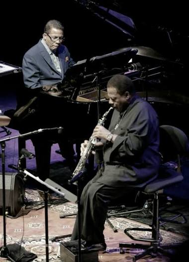herbiehancock's tweet photo. Today we celebrate Wayne Shorter, born on this day in 1933. His spirit, creativity, and influence continue to live through the music, including every night Herbie takes the stage. Happy Birthday, Wayne. 🎷 https://t.co/jbQOG4jVBq