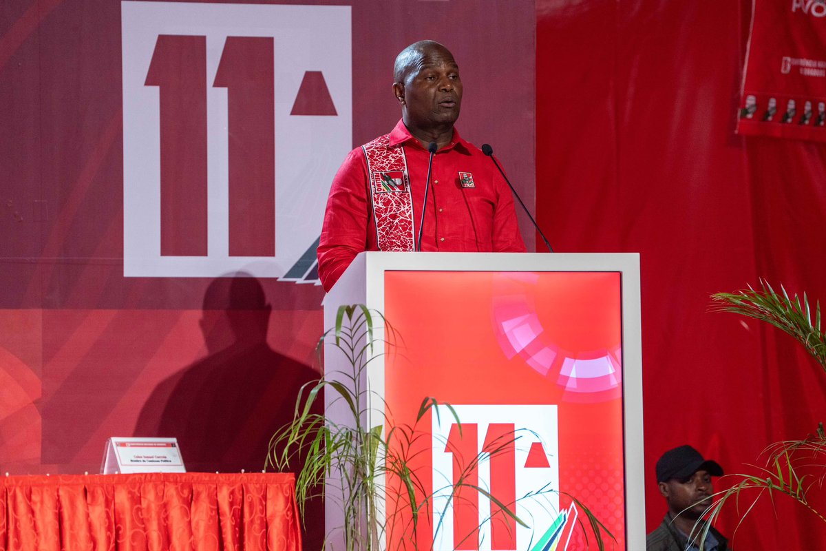 daniel_chapo24's tweet photo. Durante a 11.ª Conferência Nacional de Quadros, enquanto Presidente da FRELIMO, partido que governa o nosso país, renovámos o nosso compromisso com os membros, simpatizantes e todo o povo moçambicano.

A FRELIMO renova-se para governar melhor, servir melhor e fortalecer a sua ligação com o povo. Nesta nova era, assumimos um novo pacto, baseado na unidade, no trabalho e na transformação das decisões em acções concretas.

A nossa principal missão é conduzir Moçambique à conquista da Independência Económica: produzir mais, industrializar o país, criar emprego e transformar as nossas riquezas em prosperidade e dignidade para cada família moçambicana.

Do povo, com o povo e pelo povo, avançaremos unidos na construção de um Moçambique mais forte, próspero e verdadeiramente independente.

#IndependênciaEconómica
#UmaNovaEra
#UmPactoComOPovo
#VamosTrabalhar
