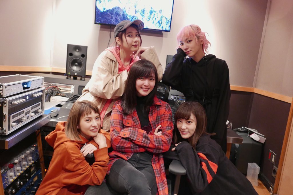 airimania's tweet photo. SCANDALさん。私の大切で大好きなお姉様方☺️❤️‍🔥
ソロになる前、そしてなってからも。
世界一長いガールズバンド活動期間の記録。
ずっとずっとかっこいいです。
来年の夏まで、たくさん追うぞ！！♡
そしていただいた「STORY」大切に歌い続けます💞
らぶです！！！！！！ https://t.co/1A7JQadNDd
