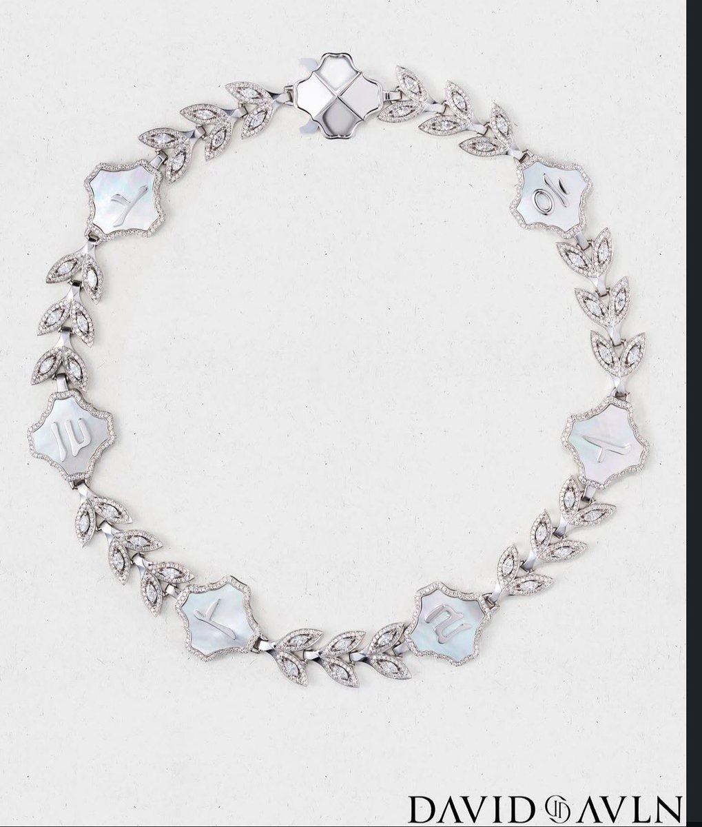 irohasuyou's tweet photo. Oh wow 😮 
#HARUTO with his custom diamond necklace, made of 14K white gold, 4.2 carats totals of very high-clarity of real white diamonds (VVS=) + mother of pearl plaques. The whole concept is called “Infinite Victory”

 It was made with Korean craftsmanship https://t.co/ff4kaGNSYY