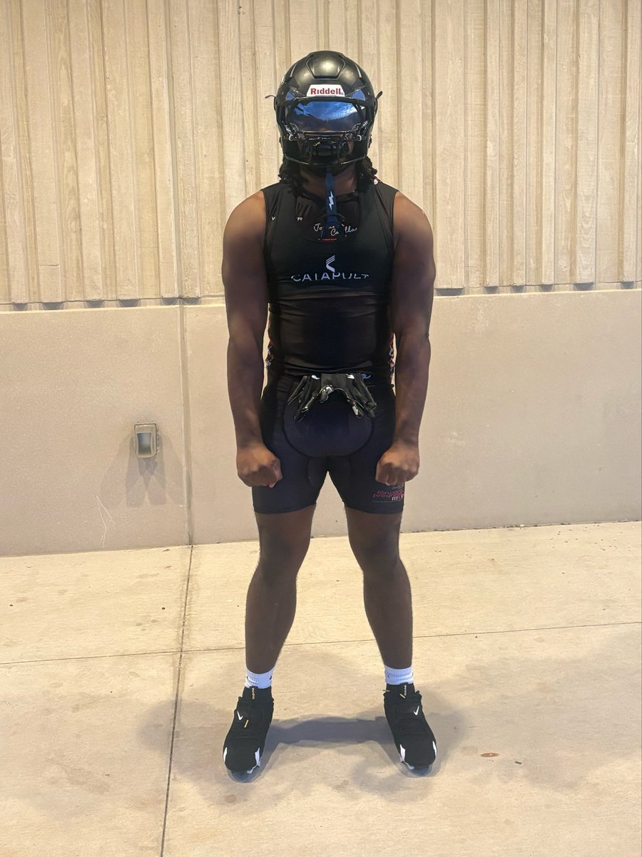 SuenensF's tweet photo. August 28th @ Baylor Y'all don't want to miss out on this 1. Watch me make plays this season with a loaded schedule. I'm the most underrated linebacker in the class of 28. 6'1.5 220 side line to side. Bet on me EVERYTIME and see the results. @LoudounSportsAC @CoachJackson26 ⏰ https://t.co/JHxmbo8rRw