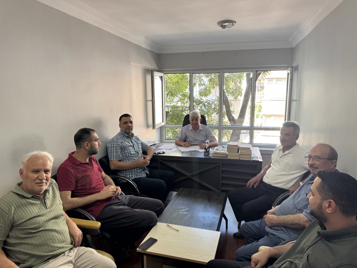YazarlarAkad's tweet photo. Yazarlar Akademisi Yönetim Kurulu toplandı. Üye müracaatlarının karara bağlandığı toplantıda, yeni dönem konferans, söyleşi, kültür, düşünce ve felsefe programları değerlendirildi.

#YazarlarAkademisi https://t.co/kfKUik29Uj