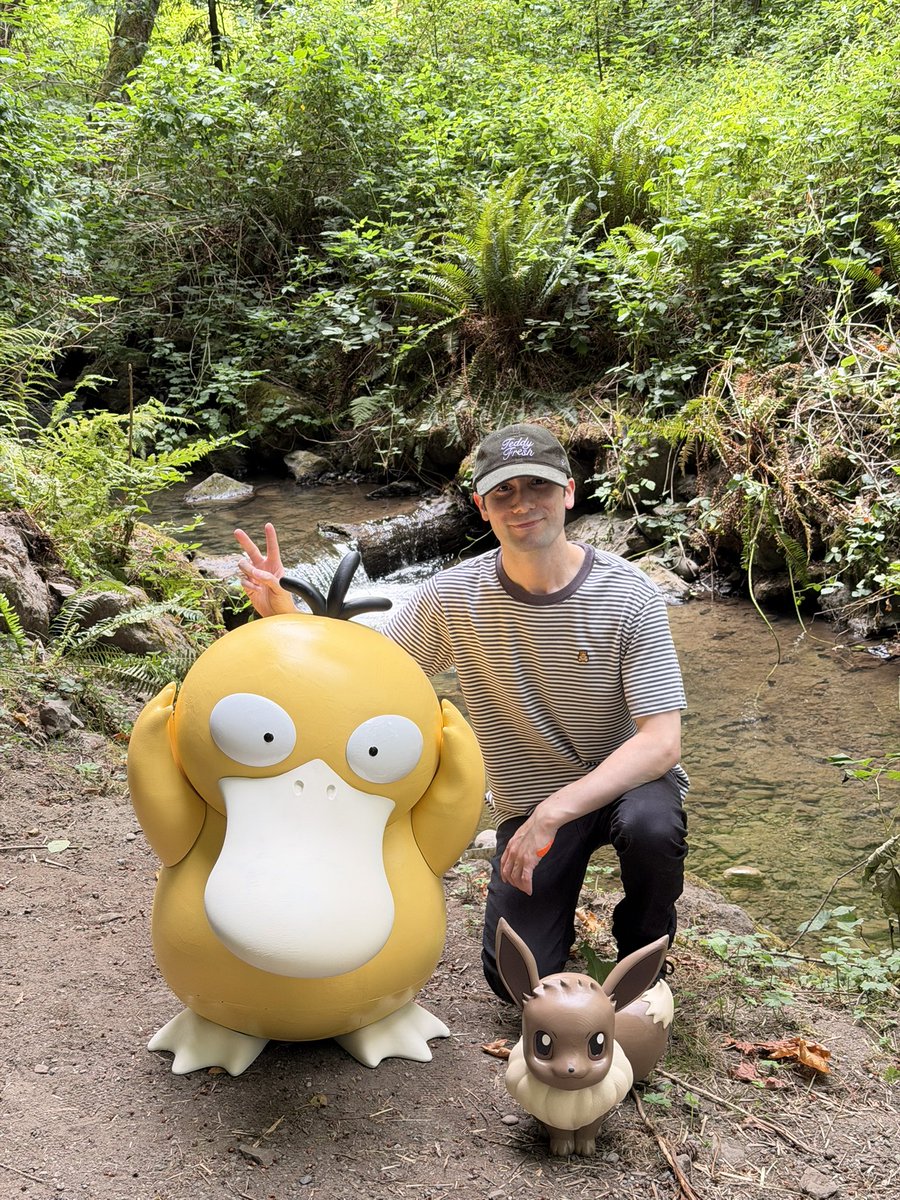 justanbaca's tweet photo. I 3D printed &amp; painted a life size Psyduck and Eevee….. https://t.co/qlm7sBGKoc