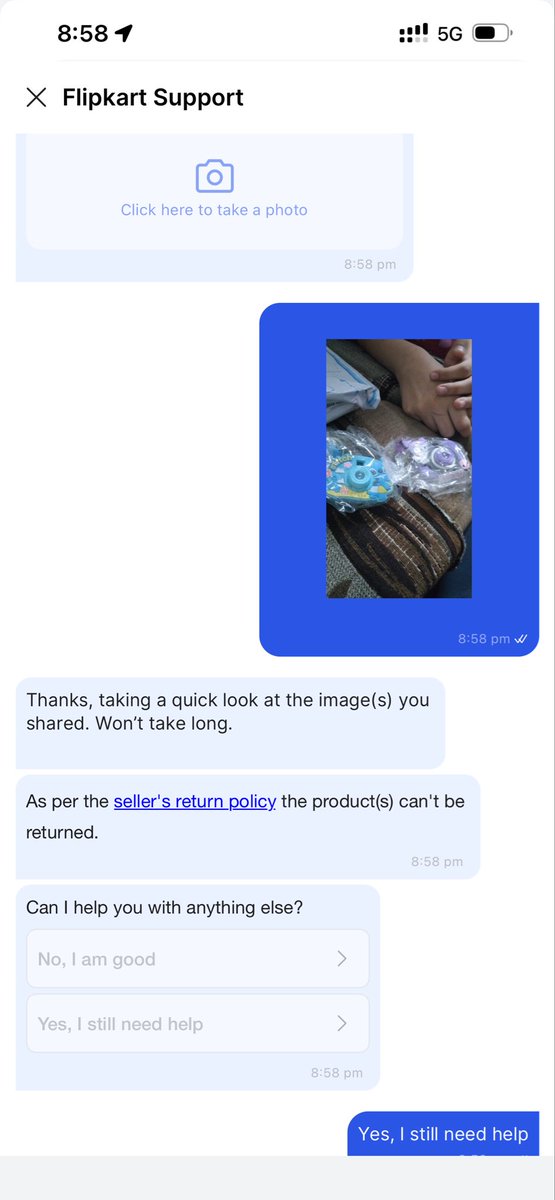IwAay's tweet photo. #flipkart this what they doing.. i ordered kids camara and they sent me keychain and now on chat thay saying as per company policy you cant return the product well done this is how you fool the people https://t.co/2gk7mV89s4