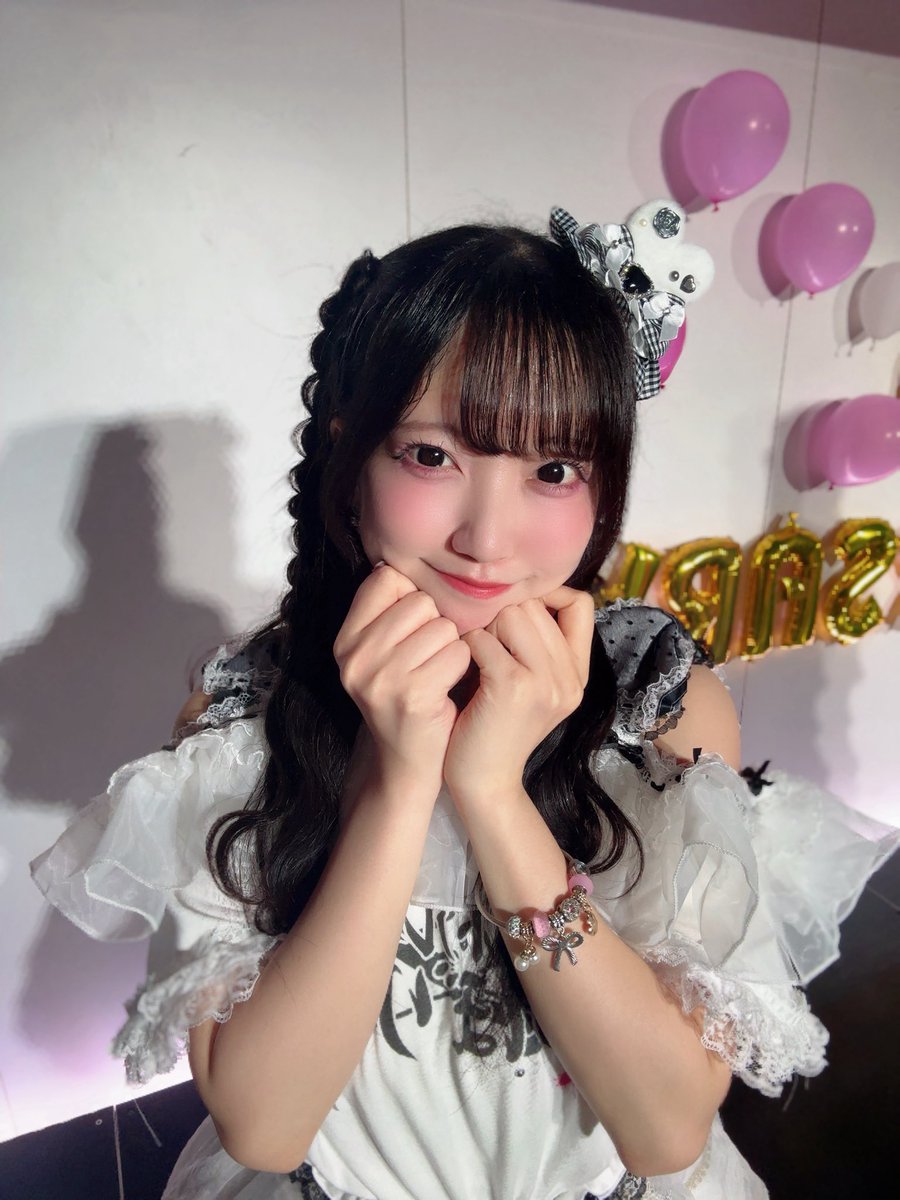 aijou_Iroha's tweet photo. 2周年ワンマンありがとうございました😭
いろはの好きな人達にも会えて嬉しかった😭
白ペンラをこんなにこの会場で見られたのは初めてだし、このJ-SQUAREで2周年を迎えられたことがとても嬉しかったです！
3年目もどんどん下剋上していきます！
下剋上宣言！
またね https://t.co/HpC3rxcFjs